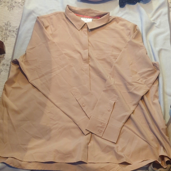 L/XXL: Modern Ambition Travel Shirt - Picture 3 of 14